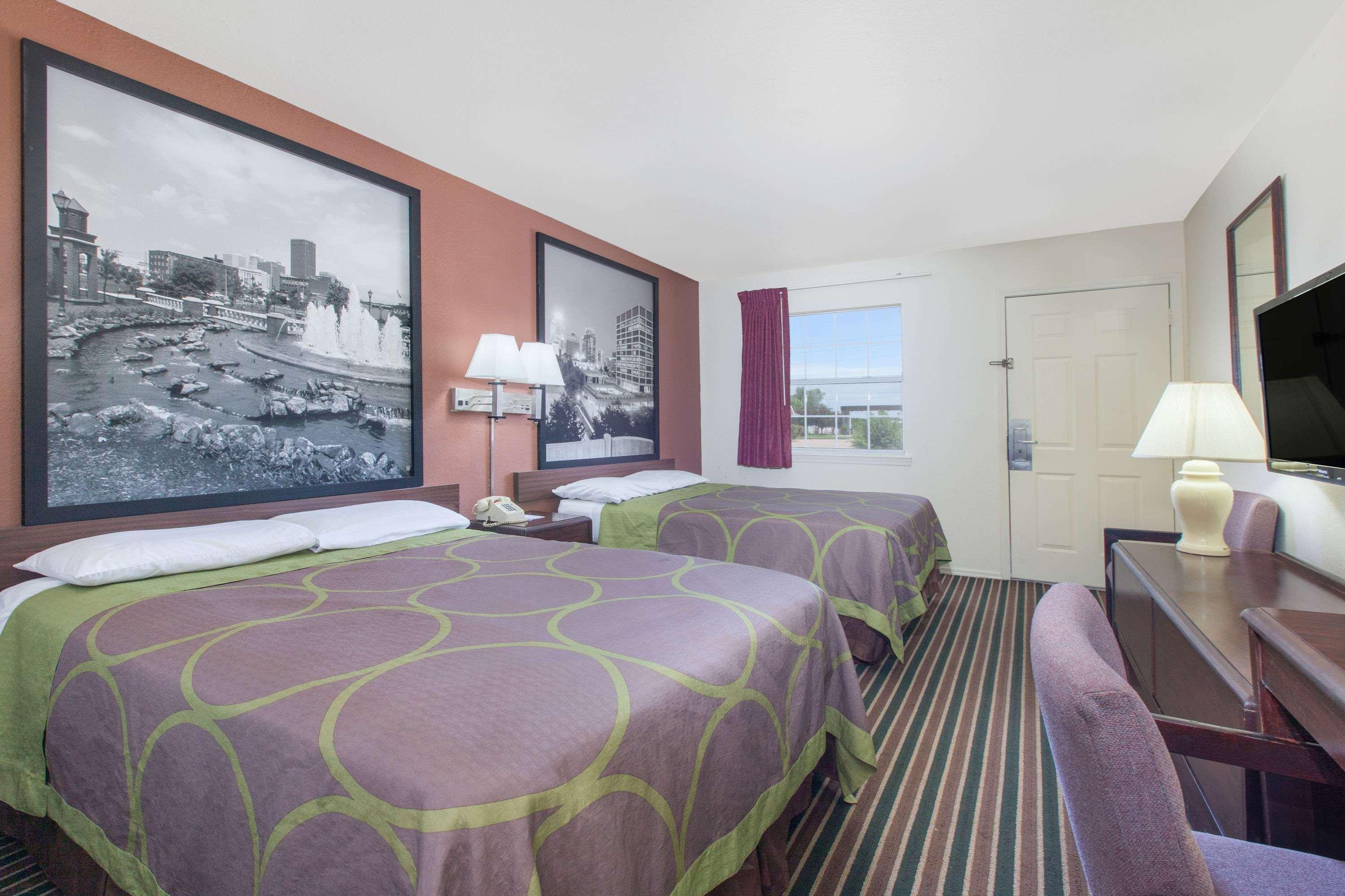 Super 8 by Wyndham Muskogee Hotel Eksteriør billede