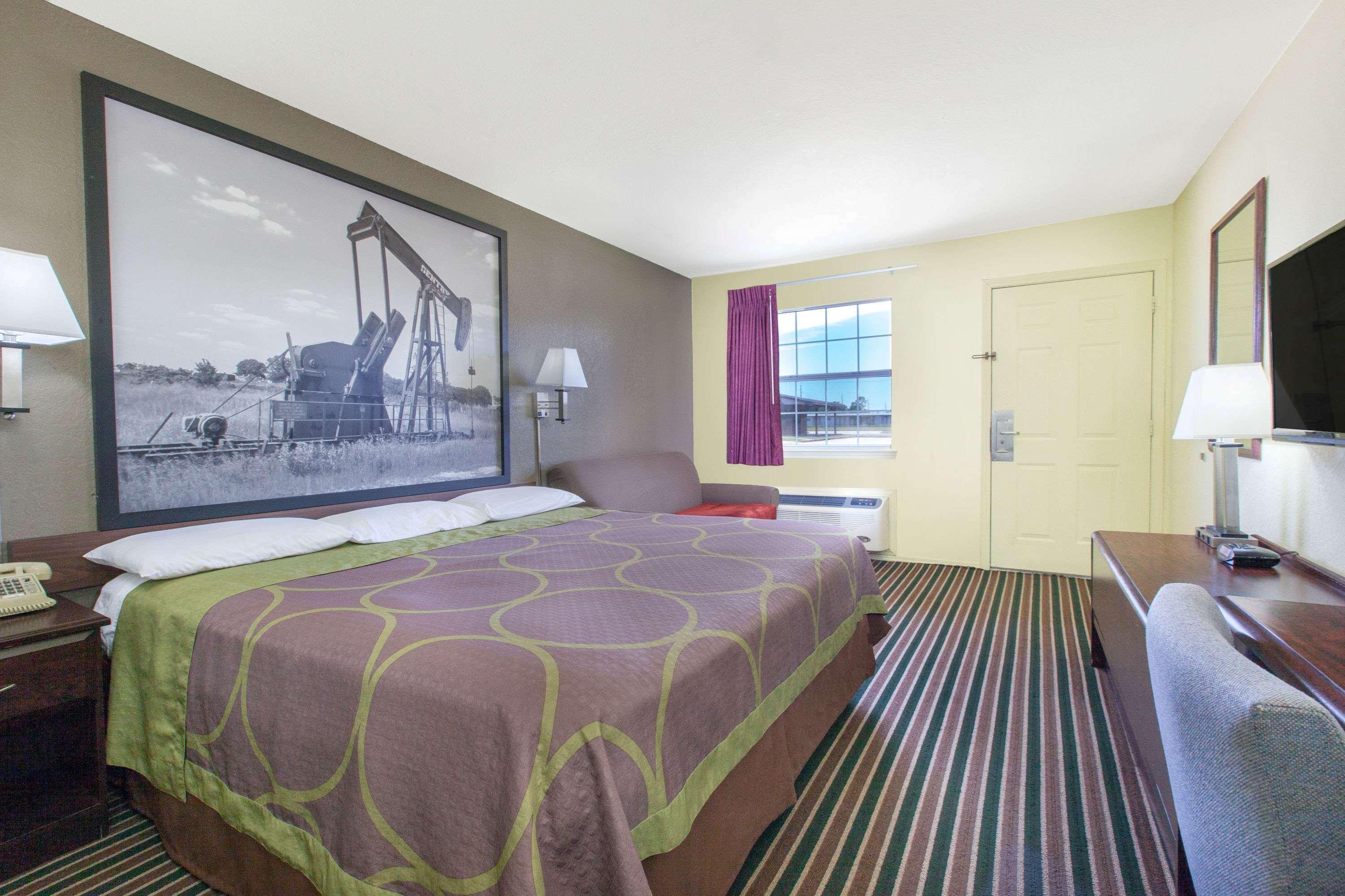 Super 8 by Wyndham Muskogee Hotel Eksteriør billede