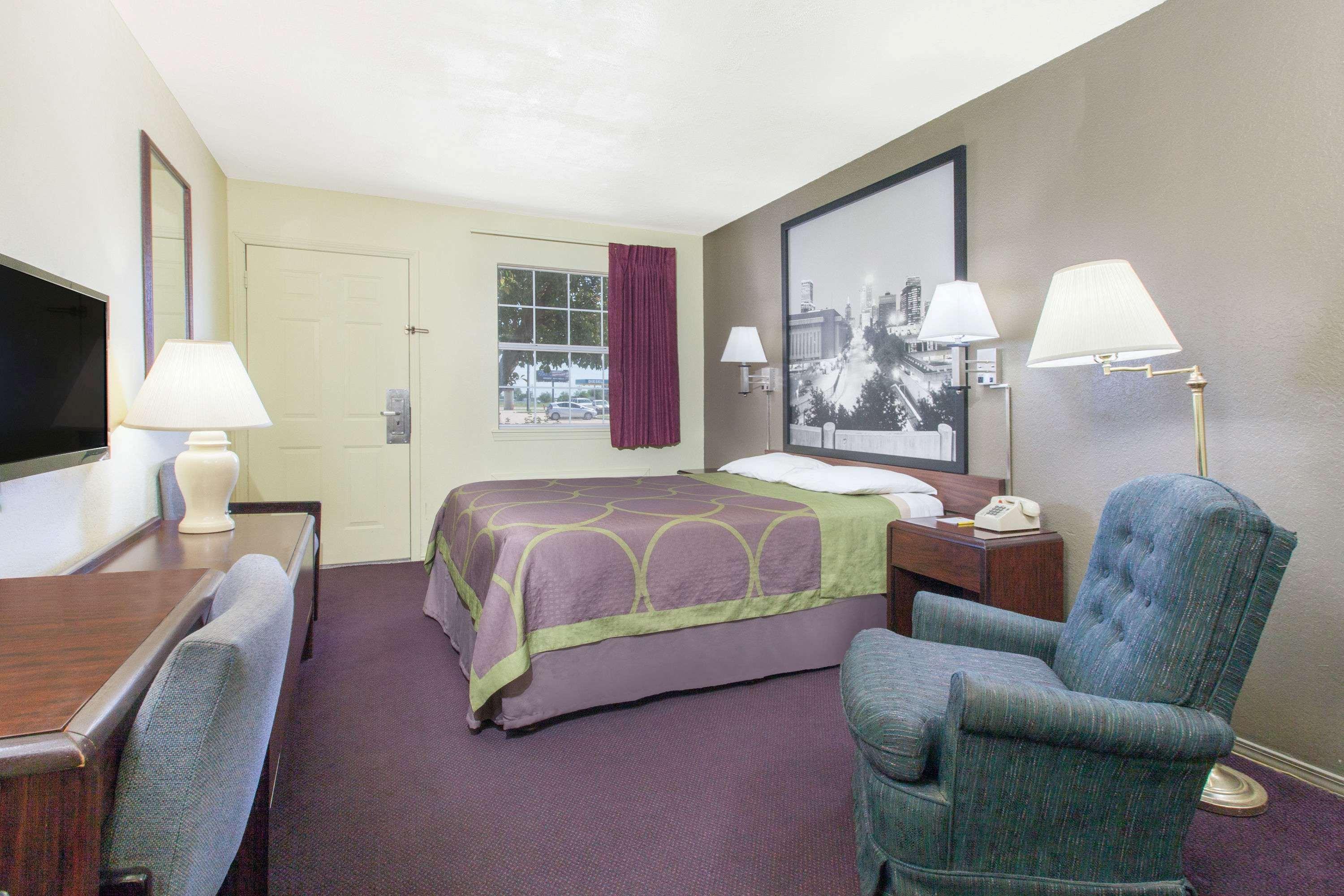 Super 8 by Wyndham Muskogee Hotel Eksteriør billede