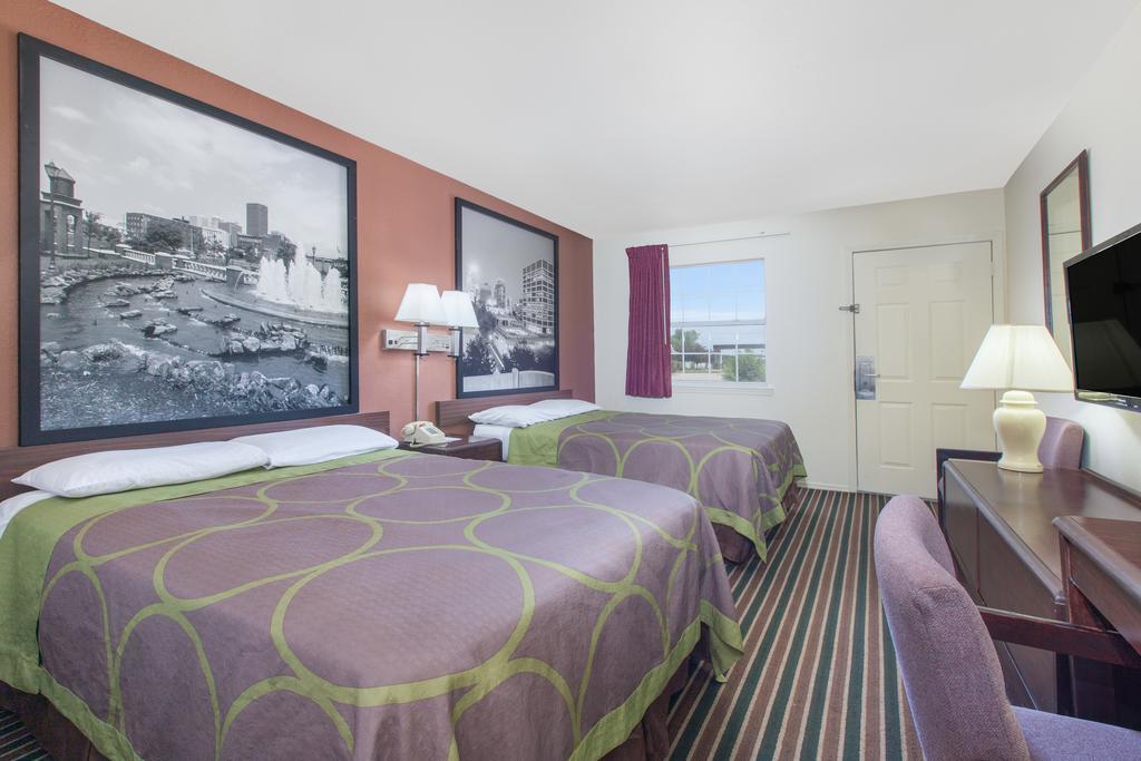 Super 8 by Wyndham Muskogee Hotel Eksteriør billede