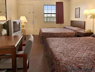 Super 8 by Wyndham Muskogee Hotel Eksteriør billede